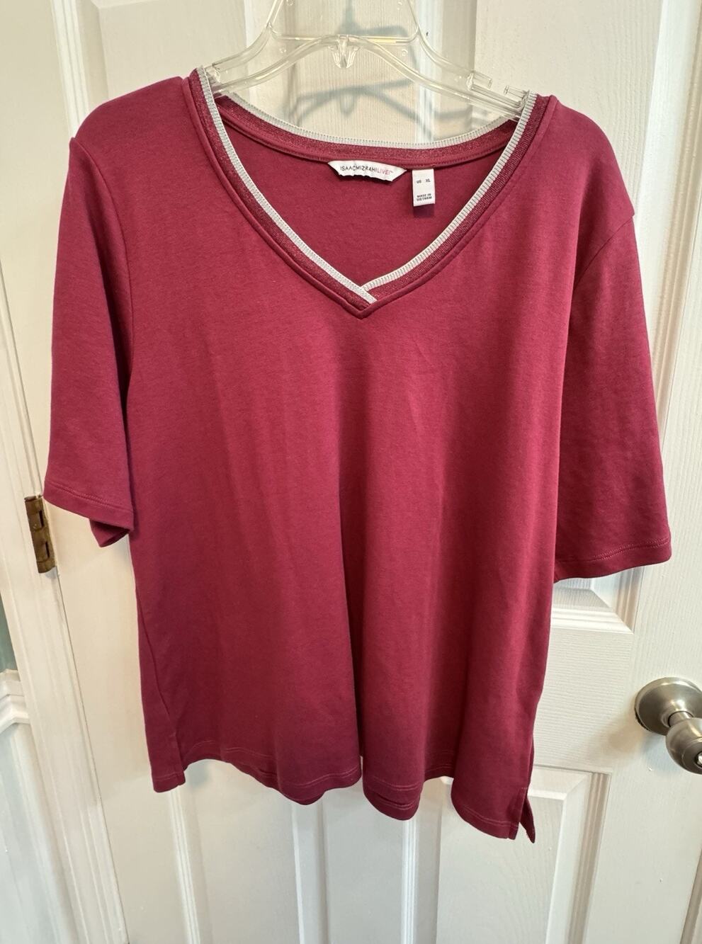 Isaac Mizrahi XL Red Wine V-neck T-shirt Silver Trim Short Sleeve 100% Cotton